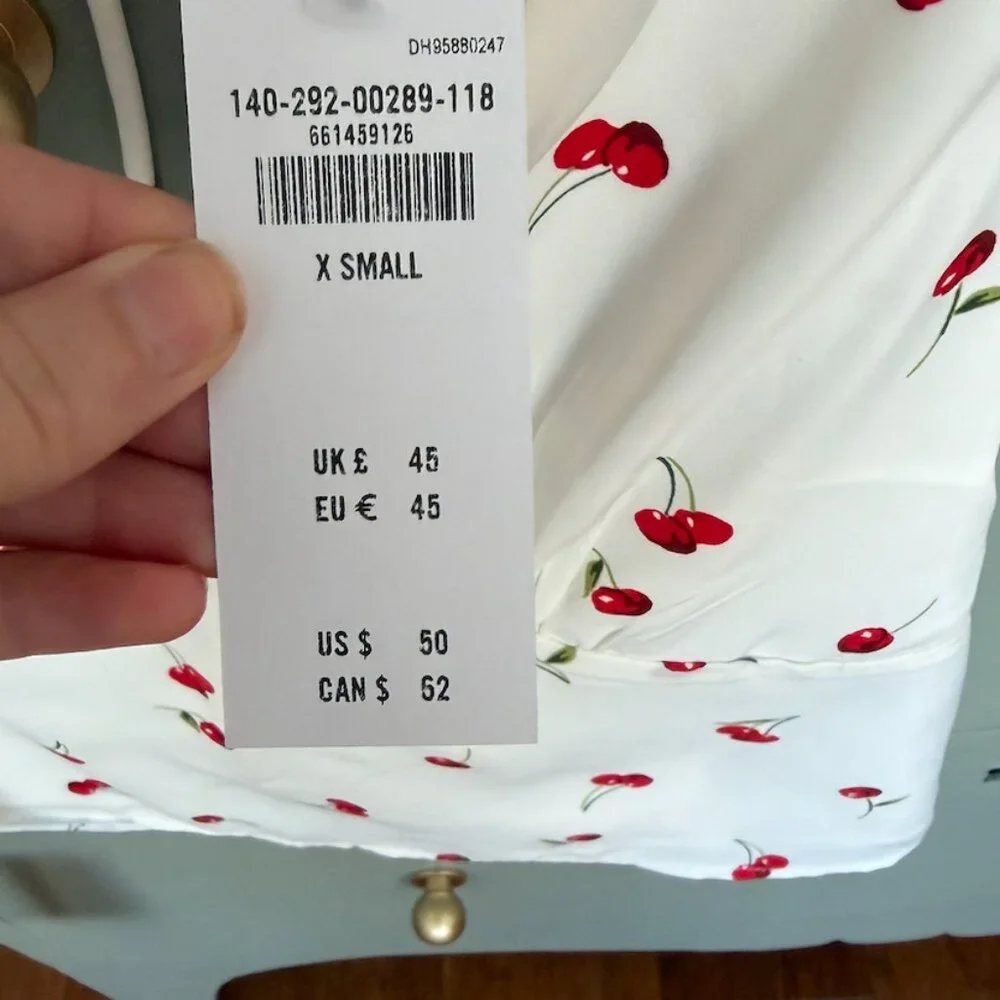 NWT Abercrombie & Fitch plunge neck sleeveless top in cherry print - Picture 3 of 5